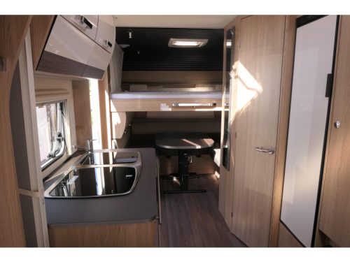 B&uuml;rstner Averso Top 520 TL Spacious 6 berths photo: 16
