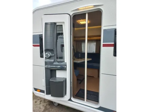 Hobby Excellent Edition 495 UL 1800kg-bedverbr-vloerverw  foto: 2