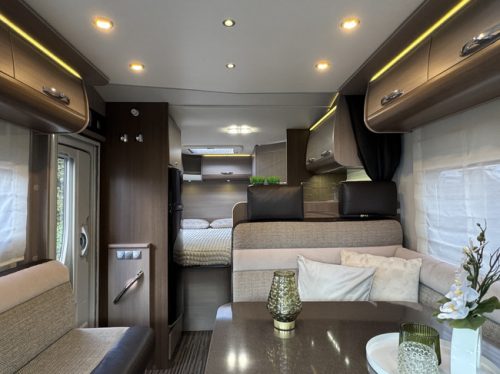 Adria Matrix Supreme M 657SF 150 hp Euro5 Renault Master **Excellent condition/4 seats/6 berths/Spacious round seating/Alde/Solar panels photo: 9