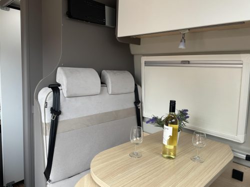 LMC Innovan 600 panoramic roof photo: 13