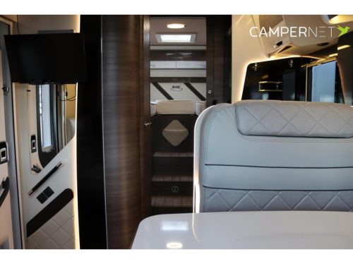 Mc Louis MC4 865 140pk Automaat | Levelsysteem | 5 Zitplaatsen | Dak airco | Hefbed | Luifel | Construct slot | Zonnepaneel | Fietsendrag foto: 11