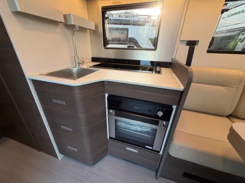 Adria Coral Supreme 670 DL AIRCO/180HP/AWNING photo: 7