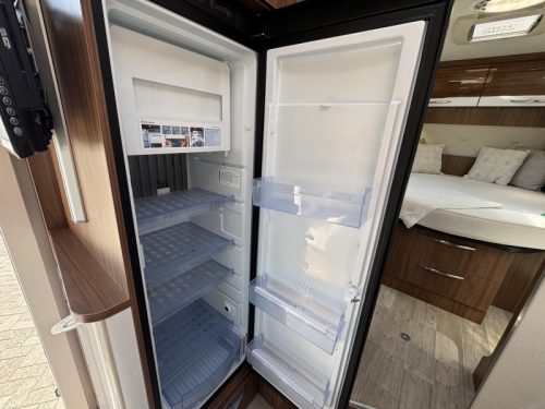 Pilote Essentiel P 706 Queensbed Pop-top roof  photo: 22