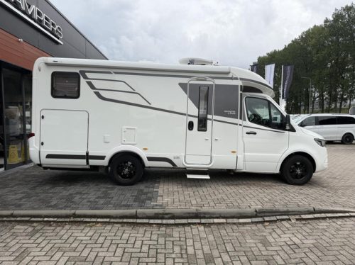 Hymer B600 MC WhiteLine Automatic Single Beds Awning Large Garage photo: 7