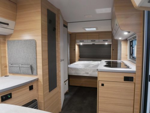 Dethleffs Summer Edition 530 DR U-shaped dinette + Queensbed photo: 6