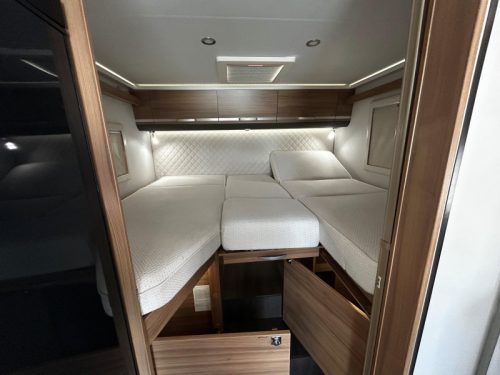 Adria Matrix Axess 600 SL Length beds - Pull-down bed photo: 19