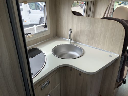 Laika Exclusieve Ecovip AUTOMATIC, 2.3 Multijet 150 HP, Semi-integrated, Queen bed, Half-dinette, Swivel seats Motorhome centre on the road photo: 20