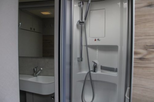 Int&eacute;gral l&eacute;ger jeune Hymer Exsis I 580 Pure 9G Tronic AUTOMATIQUE lits jumeaux (58 photo : 46