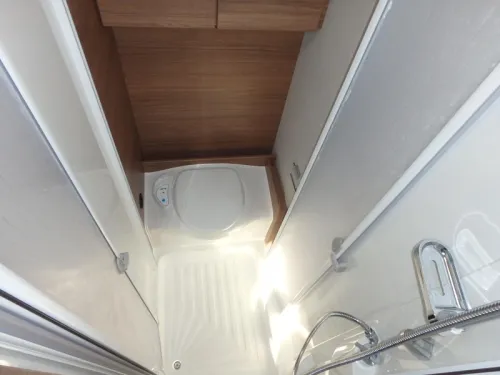 Knaus L!ve Wave 650 MF Niederl&auml;ndisch mit Historie Foto: 22