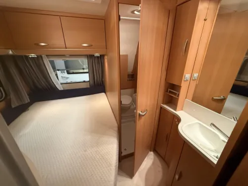 Knaus Sport 500 FDK STAPELBED VASTBED ZITJE foto: 7