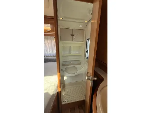 Hobby Excellent 410 SFE French bed dinette toilet  photo: 12