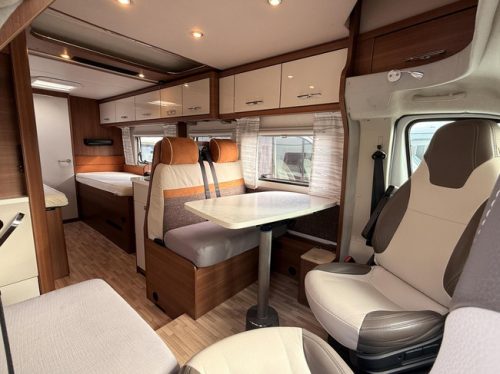 LMC H747 Single beds and a pop-top roof, bearlock, camera photo: 7