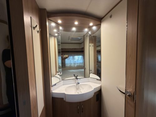 Hobby De Luxe 460 UFE Mover / Cassette awning  photo: 15