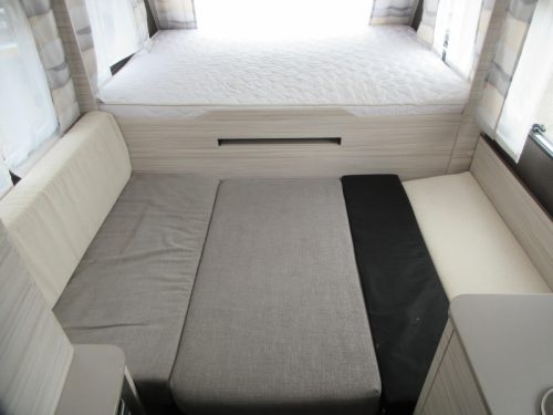 Dethleffs C'Joy 480 QLK FAMILIENWOHNWAGEN, VORZELT Foto: 8