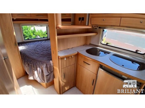 Fendt Saphir 470 caravan.. French bed/round seating photo: 8