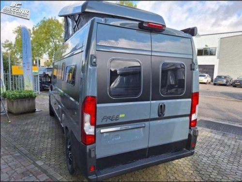 HymerCar Free 600 Transverse bed and Pop-top roof/Bed photo: 12