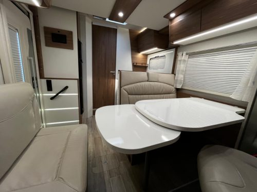 Pilote P 746 GJ Wohnmobil, L&auml;ngsbetten Foto: 6