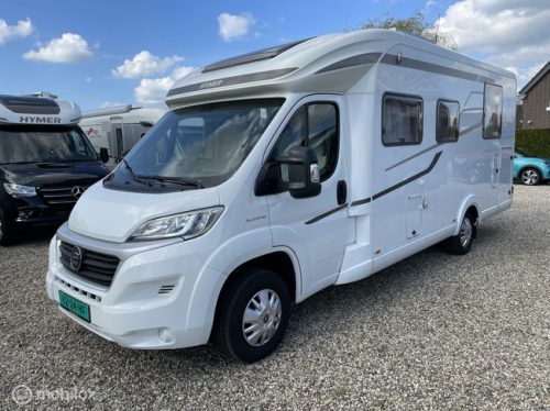 Hymer Tramp 698 Semi-integrated with Pop-top roof AND Queen bed 2X Air conditioning, Solar very few km's! photo: 10