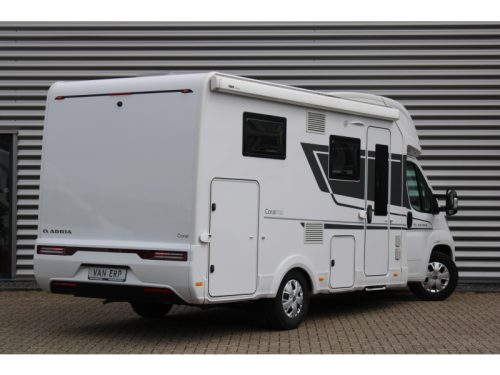 Adria Coral 600 SL 140PS L&auml;ngsbetten Garage Foto: 2