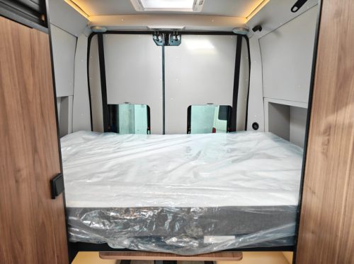 Furgok LOUNGE 600+ 180Pk Automaat - ALL SEASON - CLESANA - ELEK. BED Foto: 16