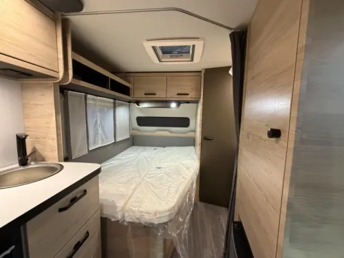 Weinsberg CaraOne Edition HOT 450 FU Franz&ouml;sisches Bett / Rundsitzgruppe  Foto: 7