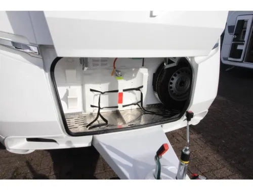 Fendt Apero Activ 390 FH French bed & end kitchen! photo: 19