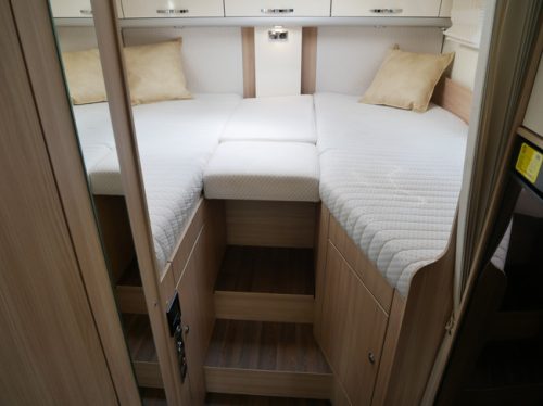 B&uuml;rstner Ixeo IT 726 G, Automatic, Single beds, Pop-top roof, XXL Garage photo: 17