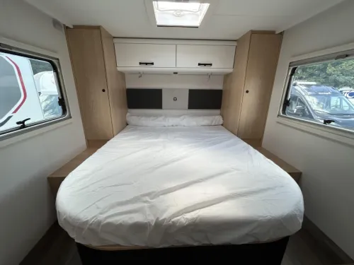 Sunlight T 690 L Queensbed + Lift-down bed photo: 2