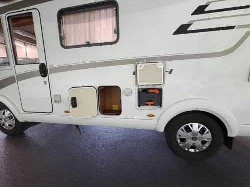 Hymer Exsis-I 474 solar panel / bearlock  photo: 17