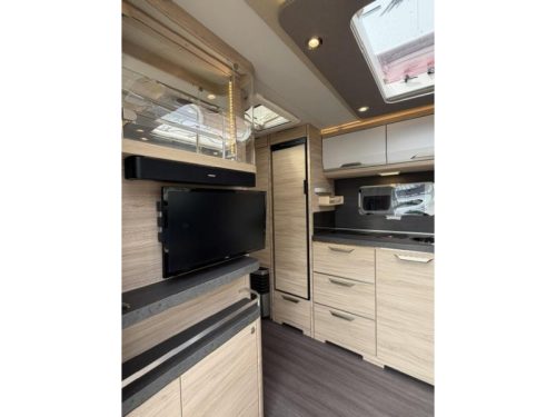 Knaus Sudwind 540 UE Incl. Mover and Awning photo: 12