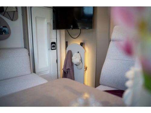 LMC Tracer 690EL model 2027 single beds  photo: 25