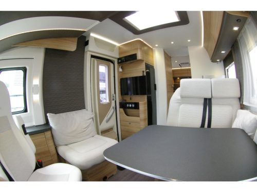 Adria Sonic Axess 700 SC Queensbed, Hubdach, Garage Foto: 7