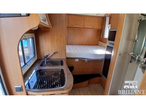 Chausson FLASH 16 ... 2011 transverse bed/lift bed photo: 13