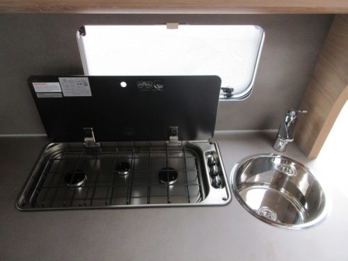 Knaus Sudwind Black Selection 420 QD COMPACT AND LARGE KITCHEN! photo: 9