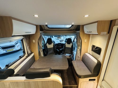 Sunlight T69L Queensbed et lit escamotable en bon &eacute;tat. photo: 19