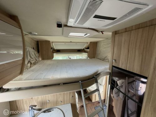 Hymer Tramp 698 Semi-integrated with Pop-top roof AND Queen bed 2X Airco, Solar very few km's! photo: 2