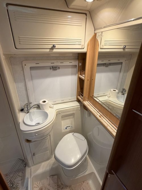 FORD KENTUCKY Motorhome Estro 5 | 2.4 137hp | 2x Air conditioning | 6 berths | Drive-Away awning photo: 21