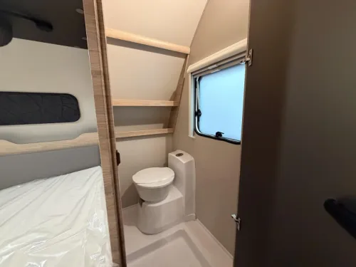 Weinsberg CaraOne Edition HOT 450 FU Franz&ouml;sisches Bett / Rundsitzgruppe Foto: 14