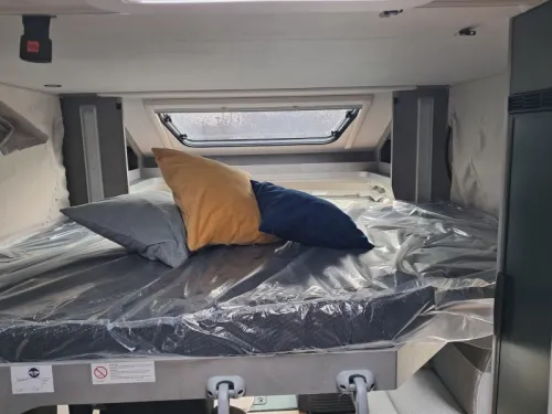 Crosscamp EXPDN T7.4 E - Sehr modern - Navi Foto: 16