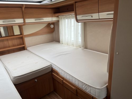 Hymer B 578 - Syst&egrave;me de mise &agrave; niveau - photo : 14