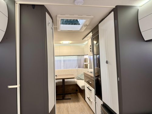 Hobby Excellent Edition 540 UL 1800 kg, aufklappbares Bett Foto: 8