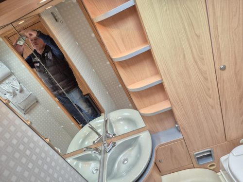 B&uuml;rstner 525 TS Belcanto Queens bed small awning photo: 14