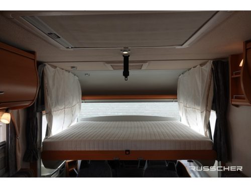 Frankia T680BD | Holiday Class | 130Pk | C&aacute;mara de marcha atr&aacute;s | Panel solar | 16'' foto: 19