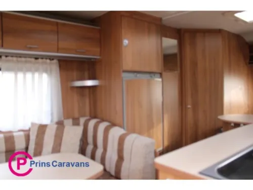 B&uuml;rstner Averso 450 French bed and dinette photo: 11
