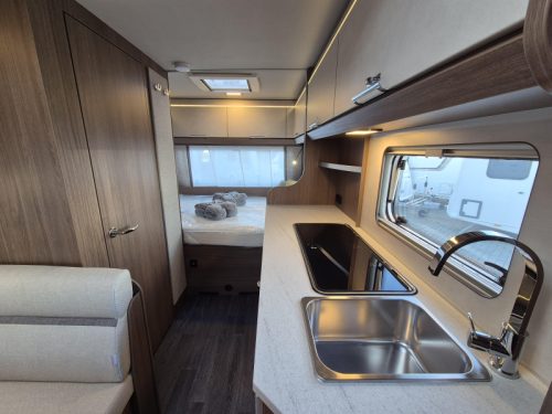 Tabbert Cazadora 420 QD 2.3 Layout with mega kitchen! photo: 11