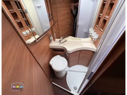 Carthago Chic C Line I 4.8 LE Length beds Automatic photo: 4