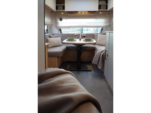 LMC Style 440 D model 2027, French bed photo: 42