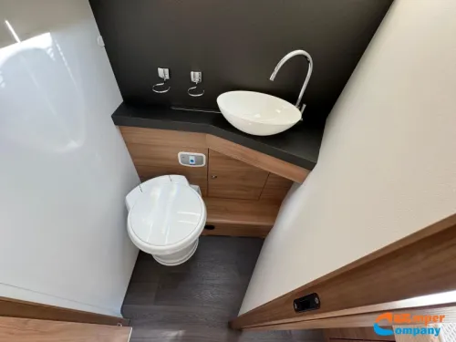 Adria Matrix 640 DC Queensbed / Face to face  photo: 17