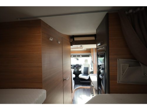 Weinsberg CaraSuite 650 MEG Single beds & pop-top roof  photo: 20