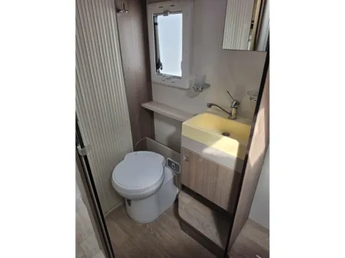 Challenger 288 EB Queensbett/Hubbett/155 PS Foto: 15